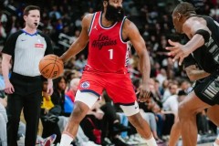 今日nba快船主场122-117轻取马刺 巴恩斯24分哈登21分9板12助